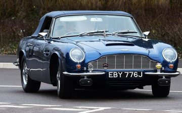 Aston Martin do Rei Charles III roda com combustível feito de queijos e vinhos